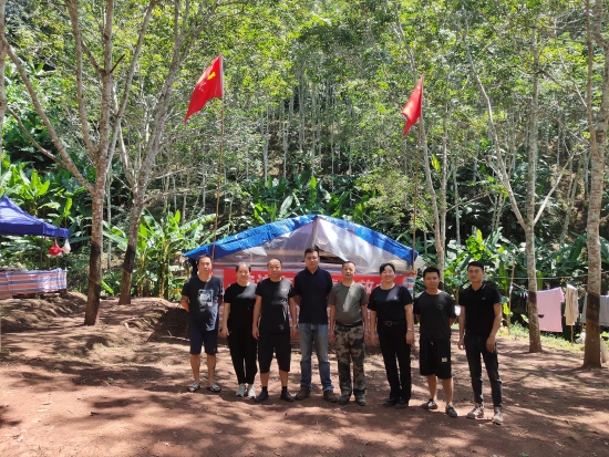 中国人寿勐腊县支公司看望慰问中老边境疫情防控一线工作人员并捐赠生活物资