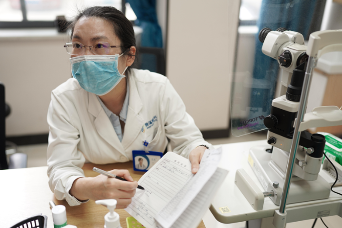 青少年近视度数增长快 可以试试角膜塑形镜