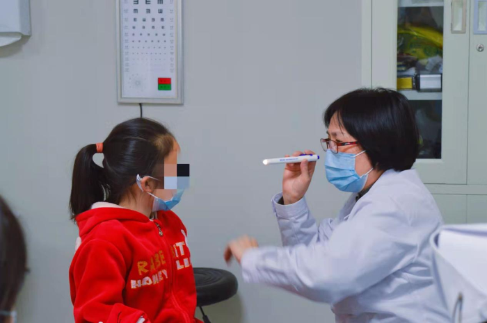 5岁弱视女童视力五个月从0.2提升至0.8 这三点很关键！