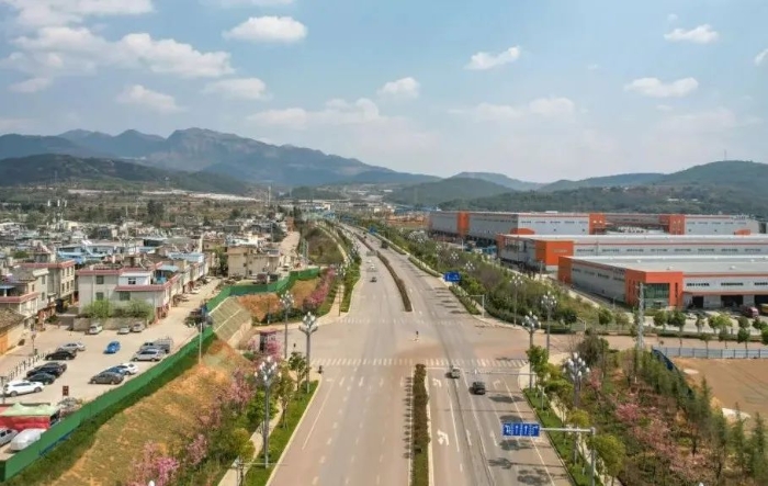 昆明高新区加强园区交通设施管养维护，营造良好的道路交通环境