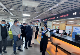 官渡区工商联界别政协委员组织参观官渡区市场监督管理局行政审批窗口