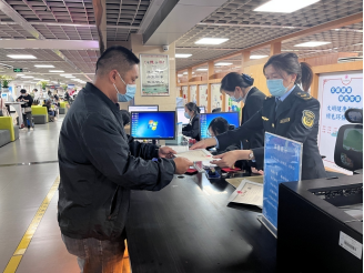 【“当好排头兵”大讨论大竞赛】官渡区在全市率先颁发“一照多址”营业执照