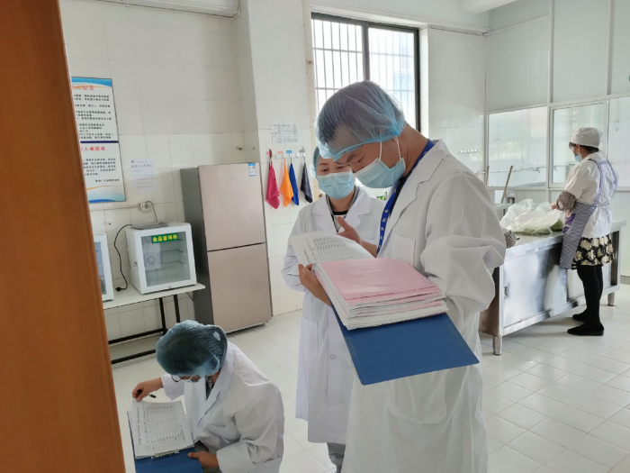 昆明高新区织密校园食品安全防护网，让师生吃得安全健康