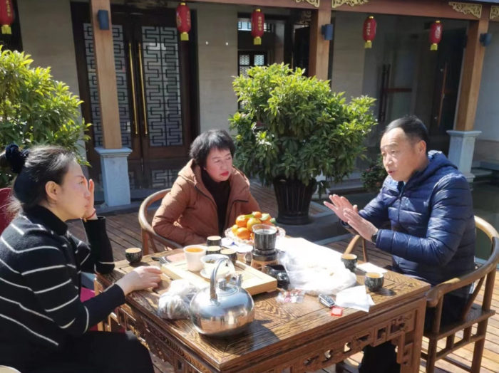 图片1 官渡市场监督管理所走访辖区餐饮企业