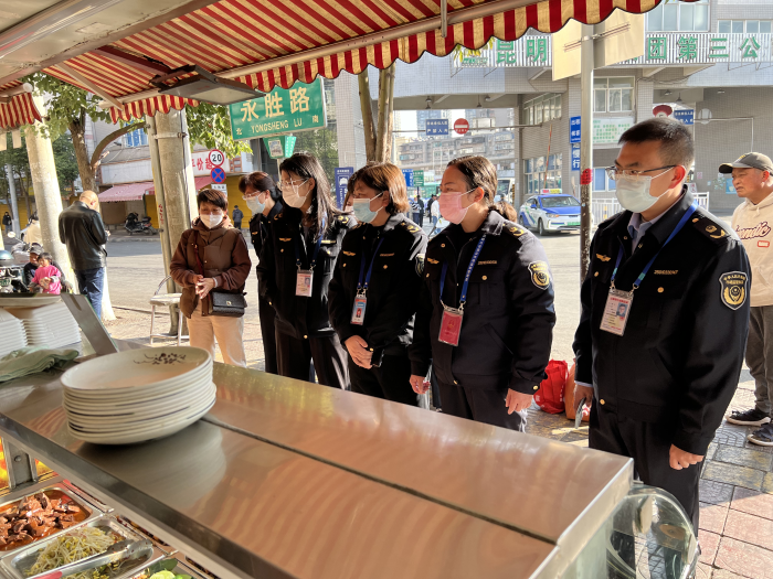 图片10 【“当好排头兵”大讨论大竞赛】太和市场监管所开展两会期间食品安全整治保障民众饮食安全