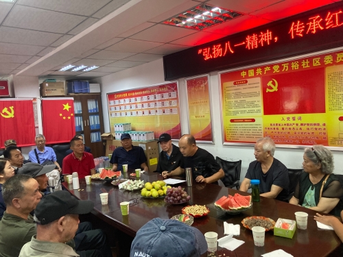万裕社区联合中国移动开展”八一”建军节活动