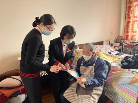 不止“适老”更要“助老” 中信银行打造有温度的适老化服务