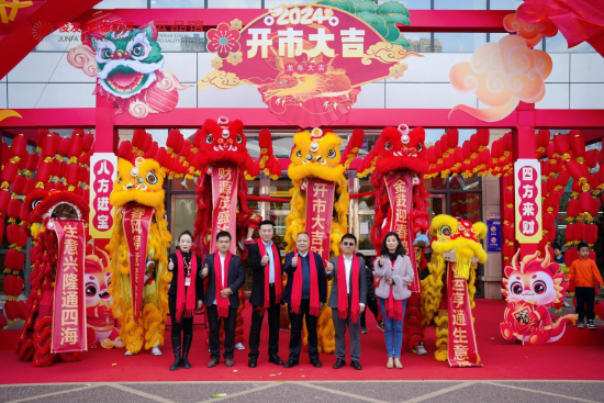 俊发新螺蛳湾国际商贸城今日全面开市商户热火朝天地迎新客