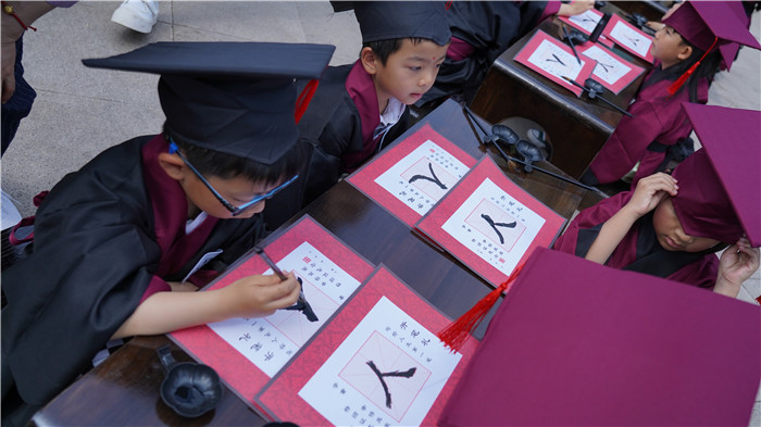 开笔启智·礼润人生 艾尔西幼儿园开笔礼活动在昆明文庙举行