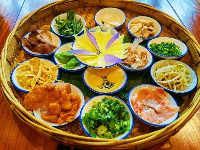 蒙自过桥米线摆盘2 资讯频道