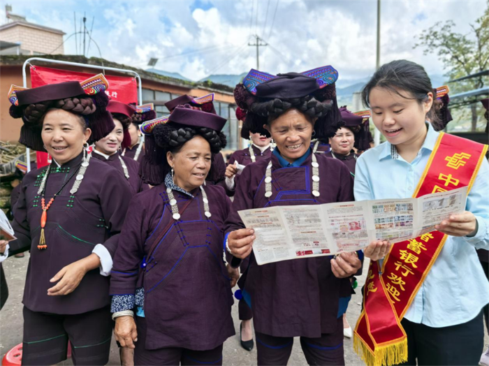 926红河 “金融为民谱新篇 守护权益防风险” 邮储银行红河州分行送金融知识进边疆