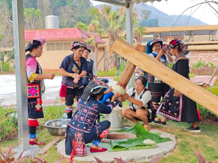 cb60a370a19b4ec9897d5ebe523ce17