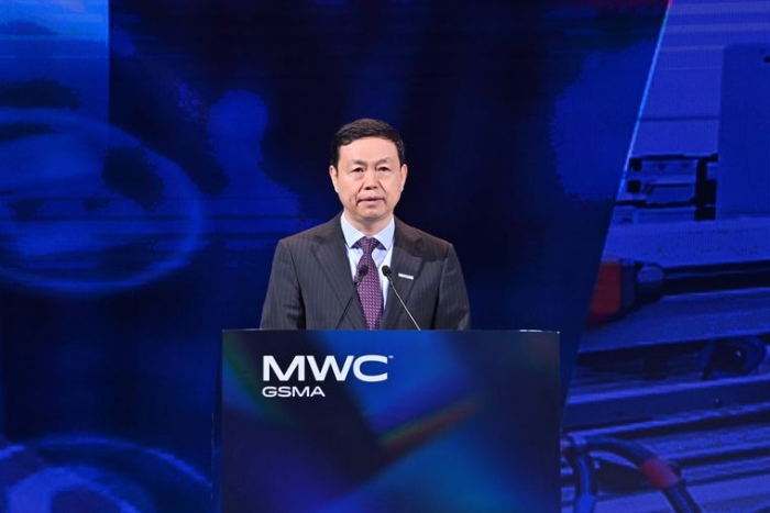 43b6a627da57f0b143c2c6be62c89f60 中国移动董事长杨杰:“AI+”引领智能涌现,开启碳硅融合新未来