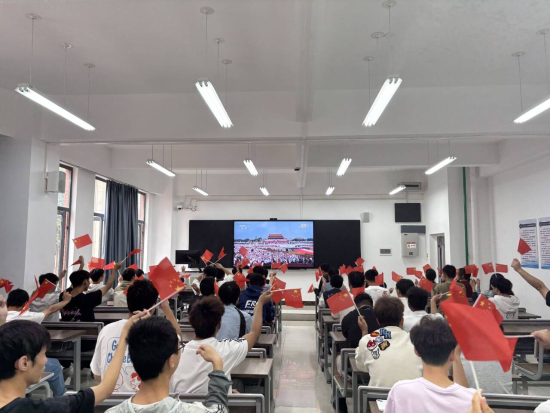 3.云南农业大学组织师生集中观看纪念中国人民抗日战争暨世界反法西斯战争胜利80周年大会 资讯频道