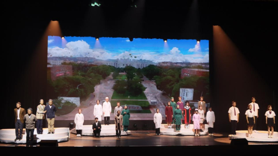 4.昆明医科大学演绎演绎《筑梦昆医》舞台剧 资讯频道