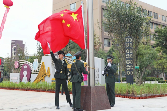 12云南商务职业学院开展升国旗仪式 资讯频道