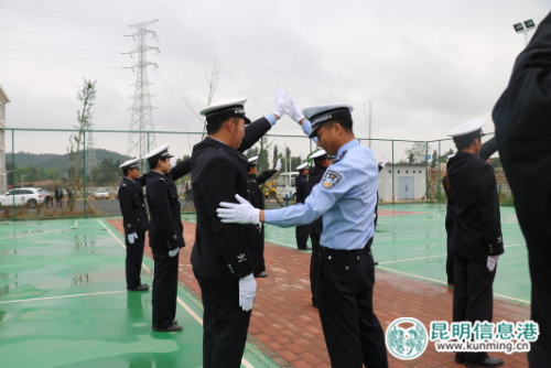 云南省公安厅交警总队高支队昆玉大队青年突击队 云南省公安厅交警总队高支队昆玉大队青年突击队