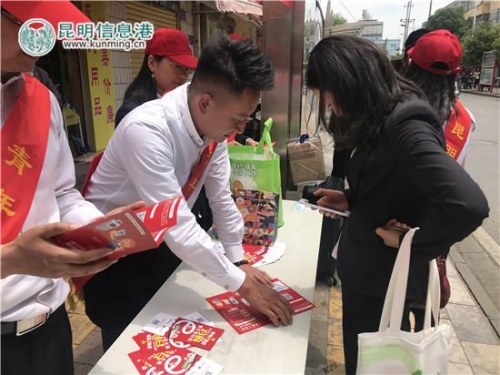 昆明公交三公司开展“春城E路通”扫码乘车推广活动 昆明公交三公司开展“春城E路通”扫码乘车推广活动