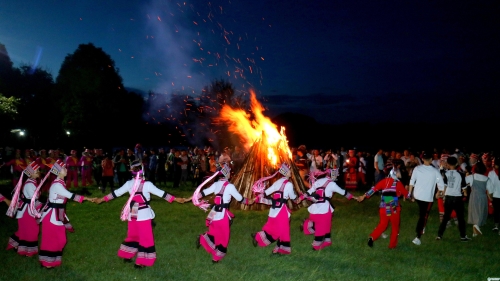 各民族团结奋斗共同繁荣进步 各民族团结奋斗共同繁荣进步
