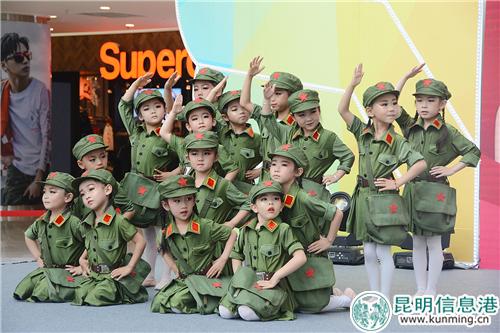 集体舞《学习雷锋好榜样》