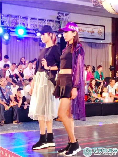 现场展示的森马潮鞋闺蜜款