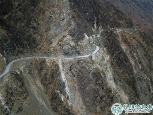 羊拉乡的公路。图片来源云南画报 羊拉乡的公路。图片来源云南画报