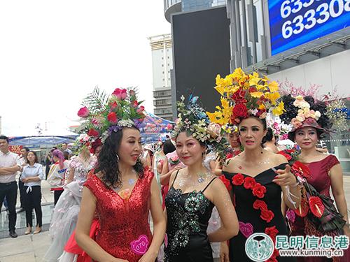 女选手花枝招展