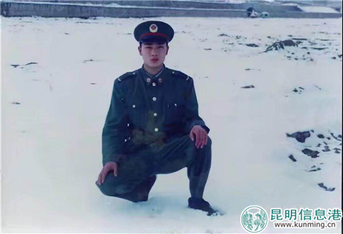 当兵时候的刘景