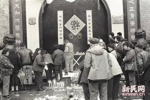 2003年台湾复兴航空公司两岸春节包机首航,飞机关上舱门时的瞬间,发自