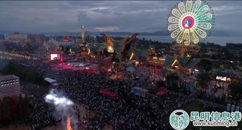 古滇火把节篝火晚会现场