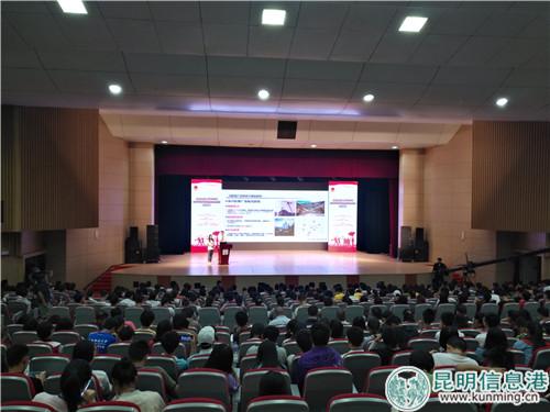 大学生团队代表以调研报告的形式展示队伍实践成果。记者孙红亮摄