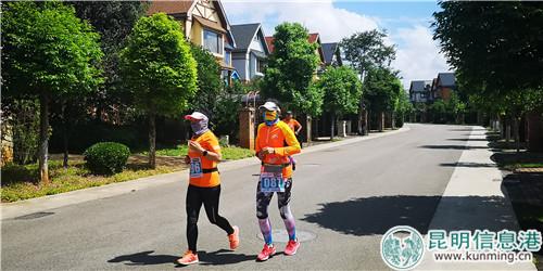 装备齐全的参赛选手。记者袁瑶溪摄