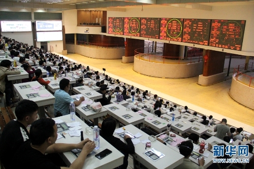 位于斗南的昆明花拍中心交易大厅。新华网念新洪摄