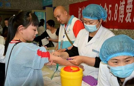 【暖新闻】奉献路上永无止境 “商丘好人”黄伟10年公益路 【暖新闻】奉献路上永无止境 “商丘好人”黄伟10年公益路