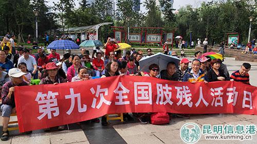 参加本次活动的市民。实习记者刘璐璐摄