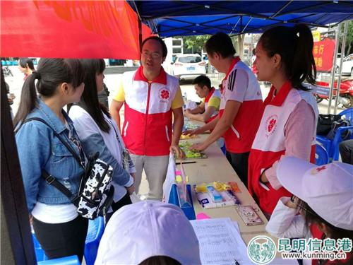 秦振发参加志愿活动