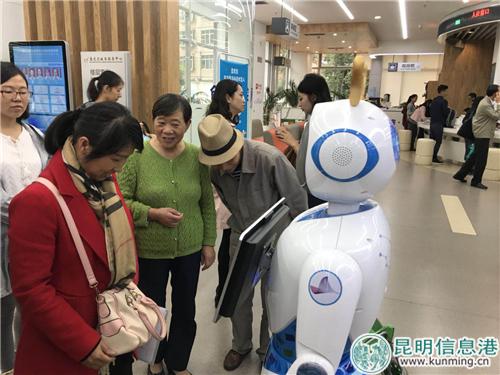 图3：除了提供政务服务咨询，“小龙女”还能为群众提供科普知识。