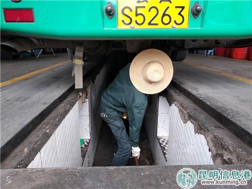 昆明公交20车队开展车辆安全检查 (2)