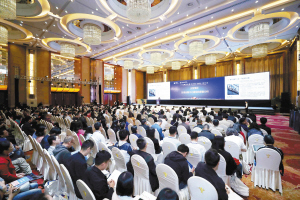 嘉宾积极为昆明建设区域性国际金融服务中心建言献策。 记者李海曦摄 嘉宾积极为昆明建设区域性国际金融服务中心建言献策。 记者李海曦摄