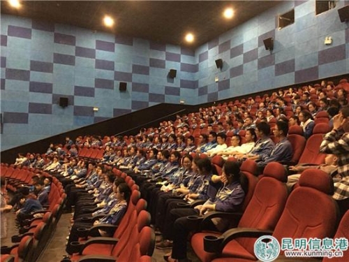 《悲伤逆流成河》举办昆明学生观影活动 《悲伤逆流成河》举办昆明学生观影活动