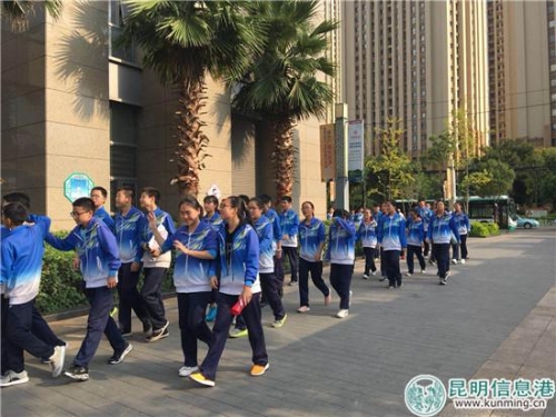 千名学生前往观影 千名学生前往观影