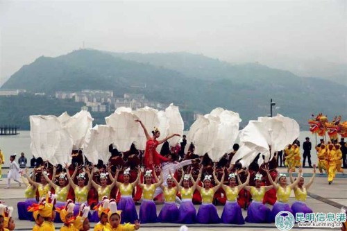 开幕式现场文艺演出。陈忠华摄 开幕式现场文艺演出。陈忠华摄