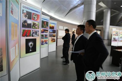 华电云南公司举办庆祝改革开放40周年成果图片展。