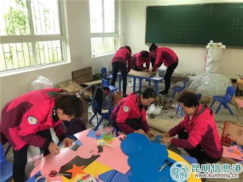 为当地幼儿园创设环境