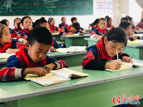 【脱贫攻坚在凉山】网络扶贫让留守儿童共享教育公平 【脱贫攻坚在凉山】网络扶贫让留守儿童共享教育公平