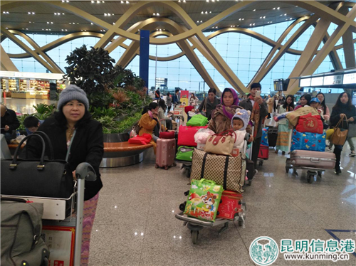 6名缅甸患儿及家属回国