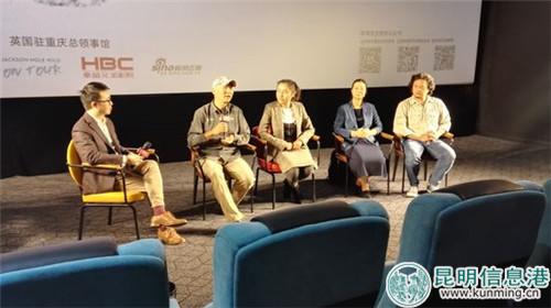 受邀嘉宾在与观众进行互动分享。左二为奚志农正在讲述自己保护野生动物的经历。 受邀嘉宾在与观众进行互动分享。左二为奚志农正在讲述自己保护野生动物的经历。