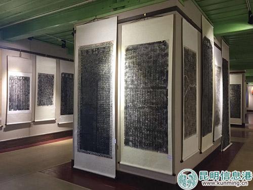展出的拓片作品。记者孙红亮摄