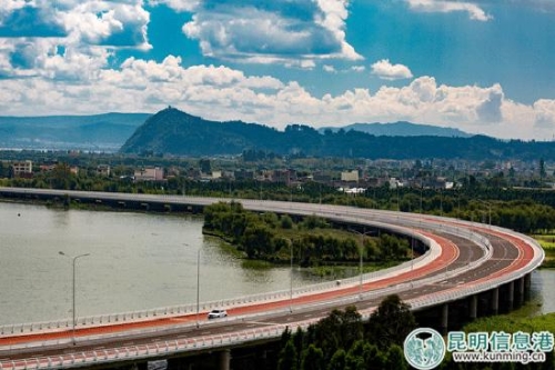 最美环湖路--供图