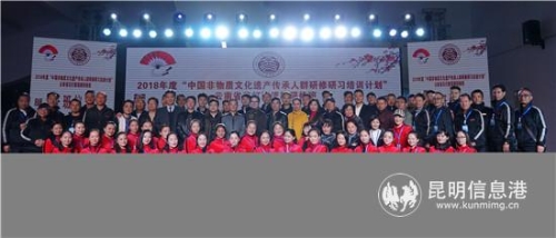 全体学员和与会领导教师合影